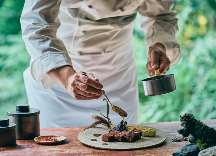 シェフの最後の仕上げ